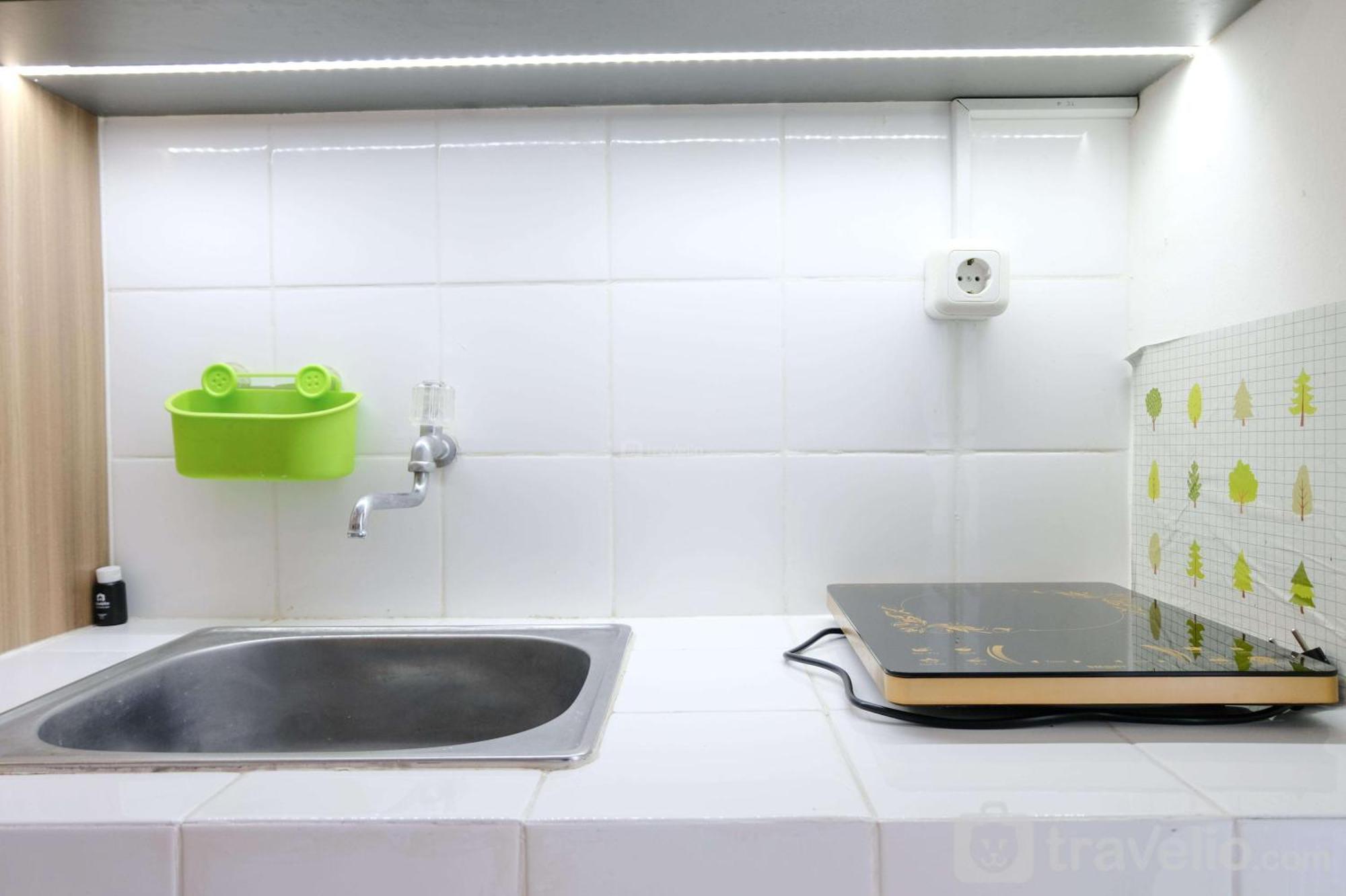 Homey And Comfy 2br At Parahyangan By Travelio Apartemen