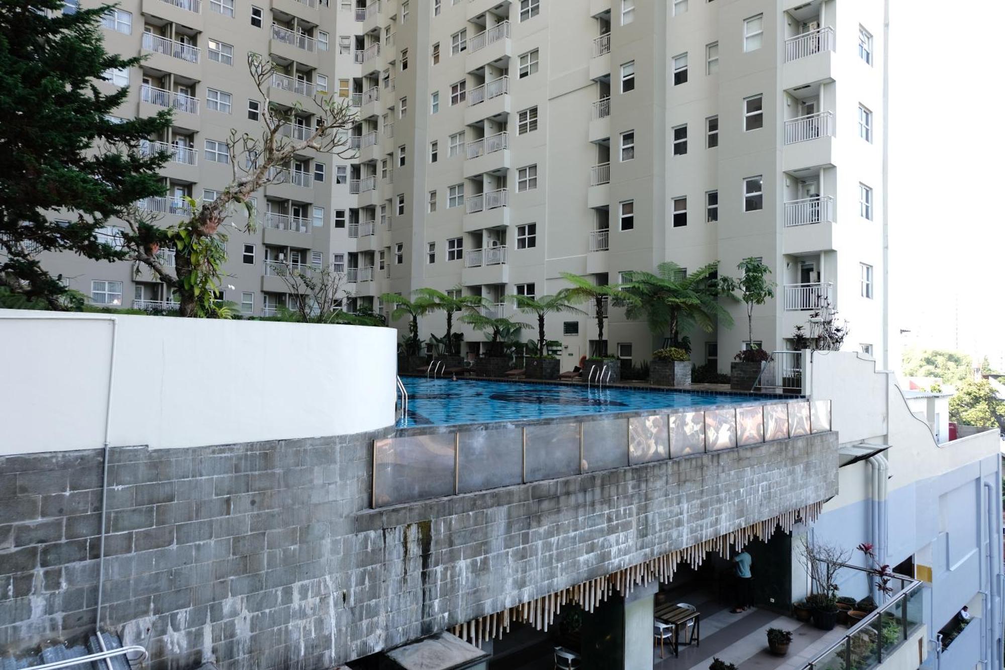 Apartemen Homey And Comfy 2br At Parahyangan By Travelio